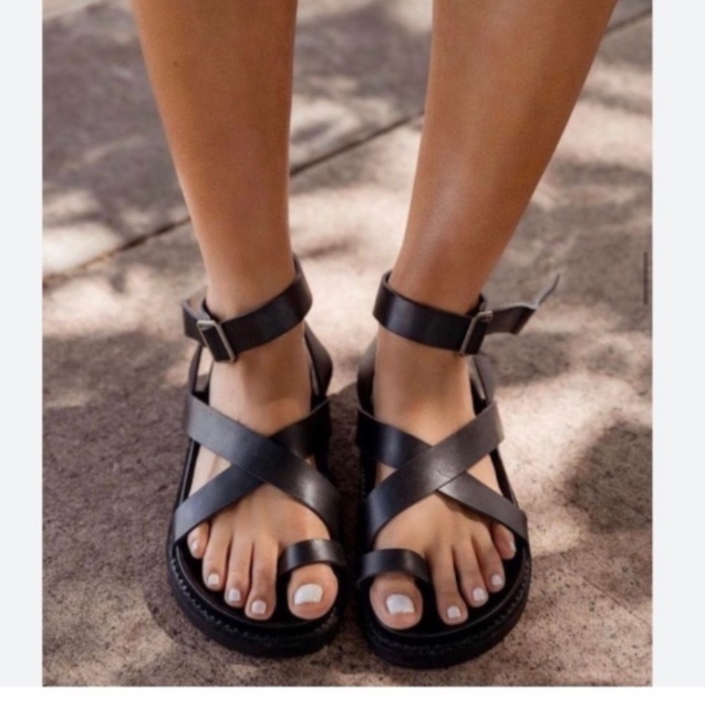 LIBERTE BRONTË GENUINE LEATHER SANDAL.